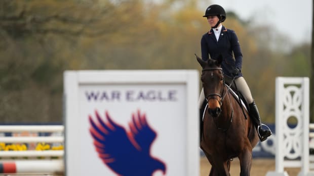 Emma Kurtz rides in Fences for Auburn – Zach Bland/AU Athletics